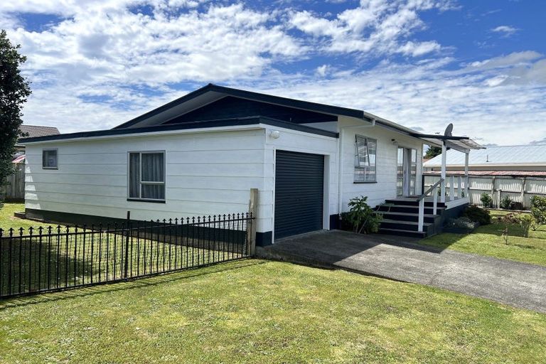 Photo of property in 8 Mccallum Street, Dannevirke, 4930