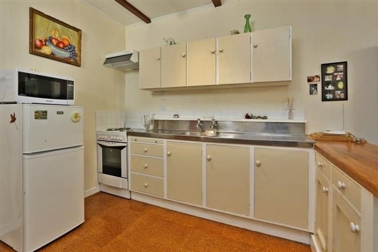 Photo of property in 8 Priestley Road, Bluff Hill, Napier, 4110