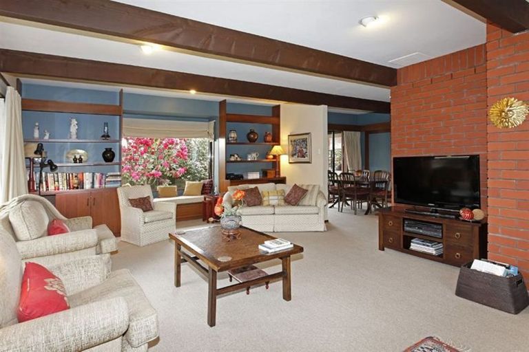 Photo of property in 43 Camberwell Place, Avonhead, Christchurch, 8042