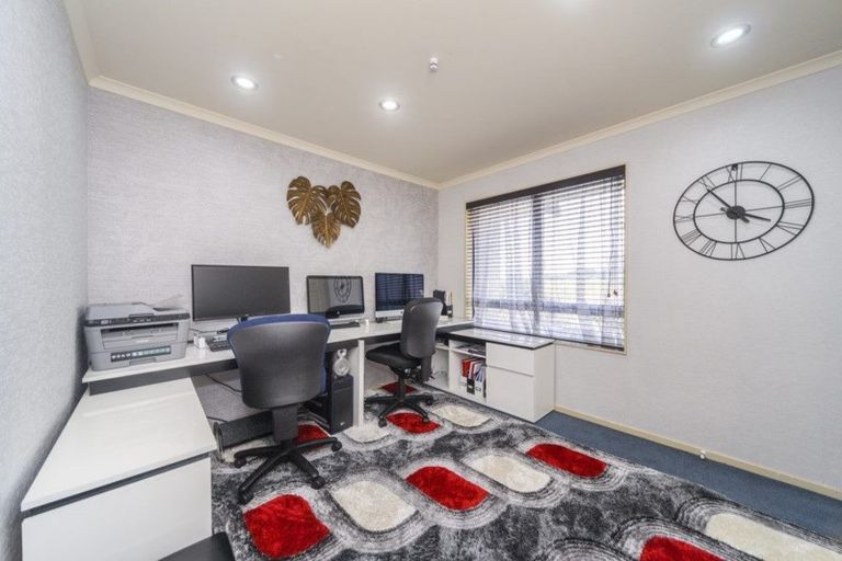 Photo of property in 146 Ruapehu Drive, Fitzherbert, Palmerston North, 4410