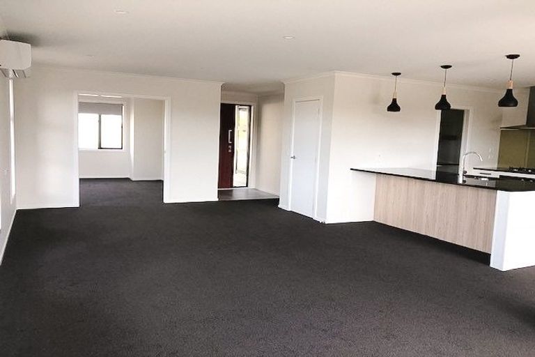 Photo of property in 8 Tapuhikura Street, Waikanae, 5036