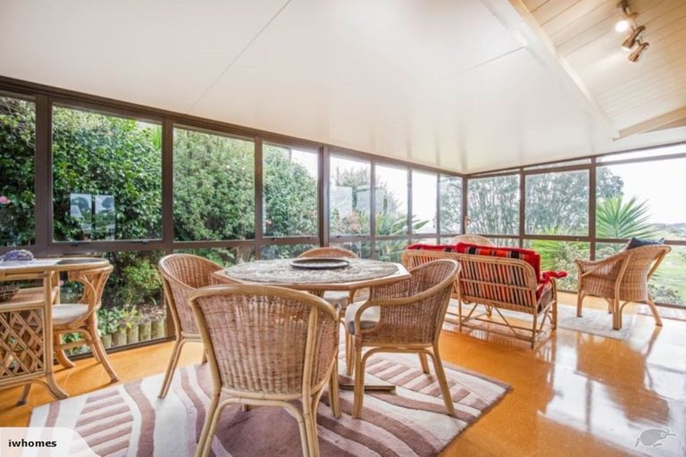 Photo of property in 18 John Dee Crescent, Red Beach, 0932