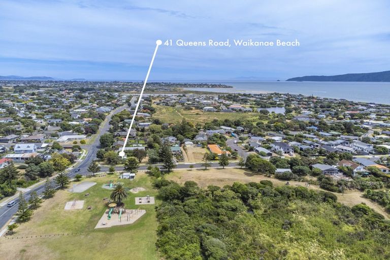 Photo of property in 41 Queens Road, Waikanae Beach, Waikanae, 5036