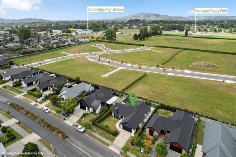 Photo of property in 52 Norfolk Drive, Cambridge, 3434