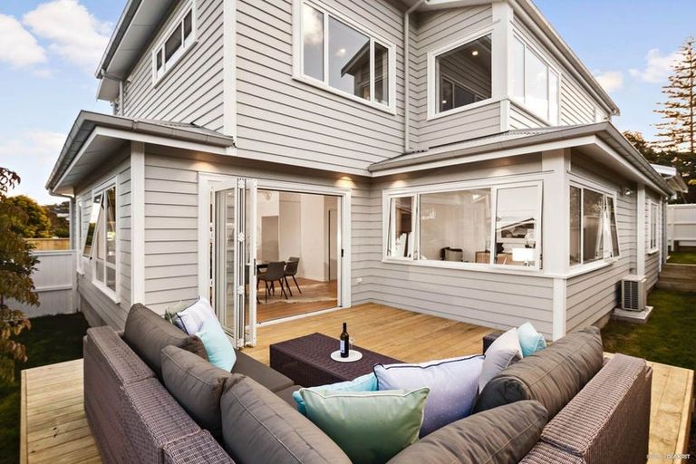 Photo of property in 26b Stottholm Road, Titirangi, Auckland, 0604