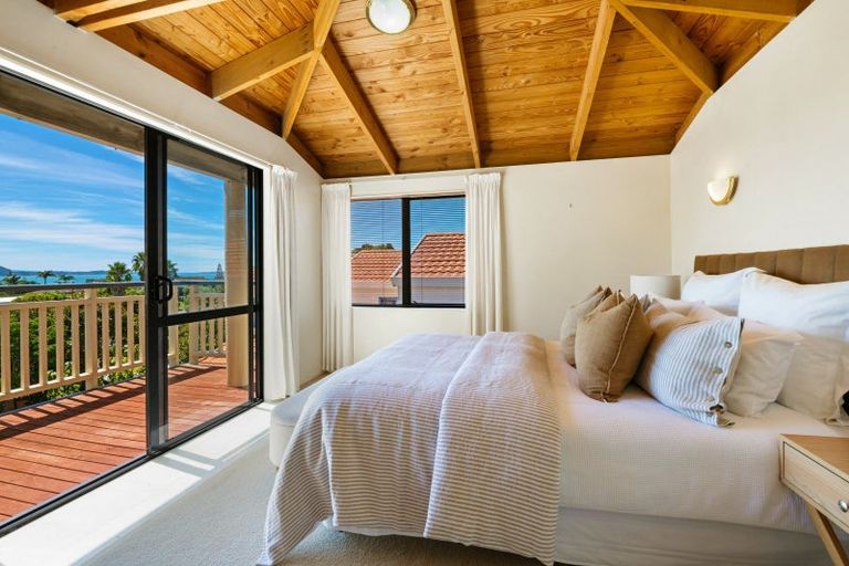 Photo of property in 148 Red Beach Road, Red Beach, 0932