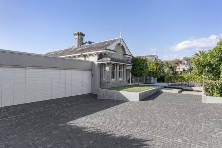 Photo of property in 27 Marine Parade, Herne Bay, Auckland, 1011