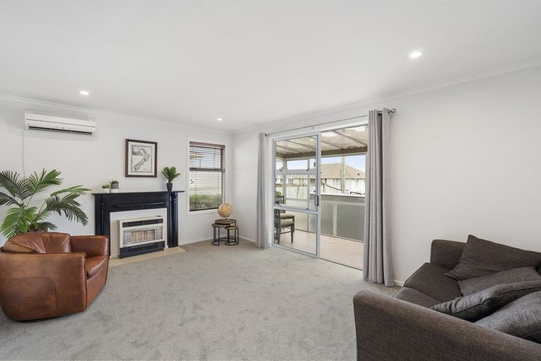 Photo of property in 16 Karaka Street, Merrilands, New Plymouth, 4312