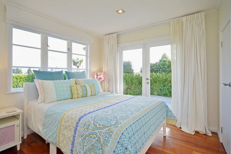 Photo of property in 1a Dublin Street, Martinborough, 5711