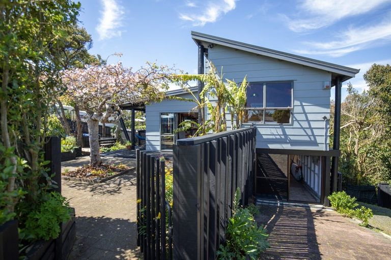 Photo of property in 1 Bay View Road, Raglan, 3225