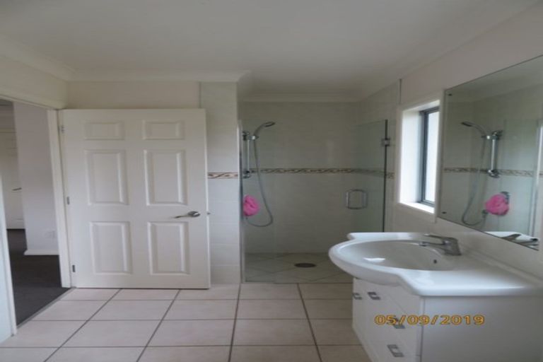 Photo of property in 3a Trelawn Place, Cockle Bay, Auckland, 2014