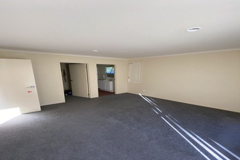 Photo of property in 6 Marbella Crescent, Oteha, Auckland, 0632