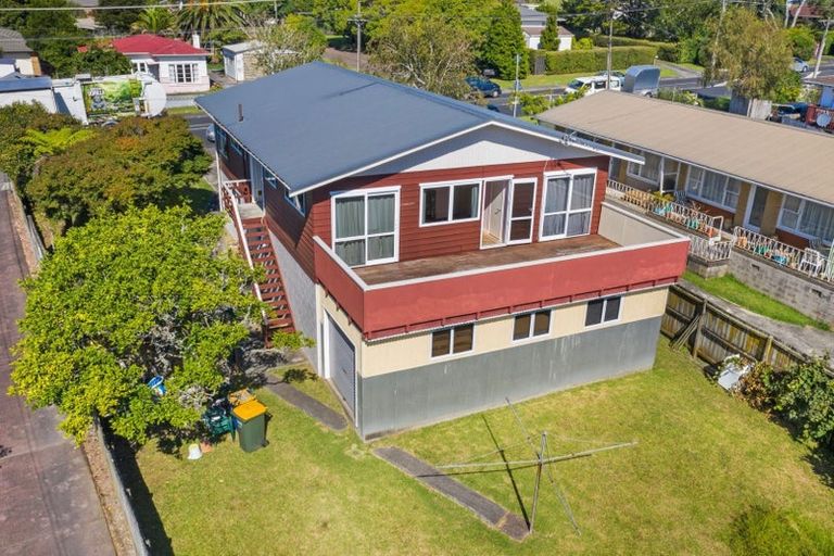 Photo of property in 104 Te Atatu Road, Te Atatu South, Auckland, 0610