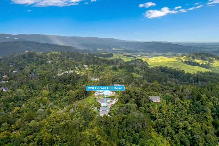 Photo of property in 220 Forest Hill Road, Waiatarua, Auckland, 0612