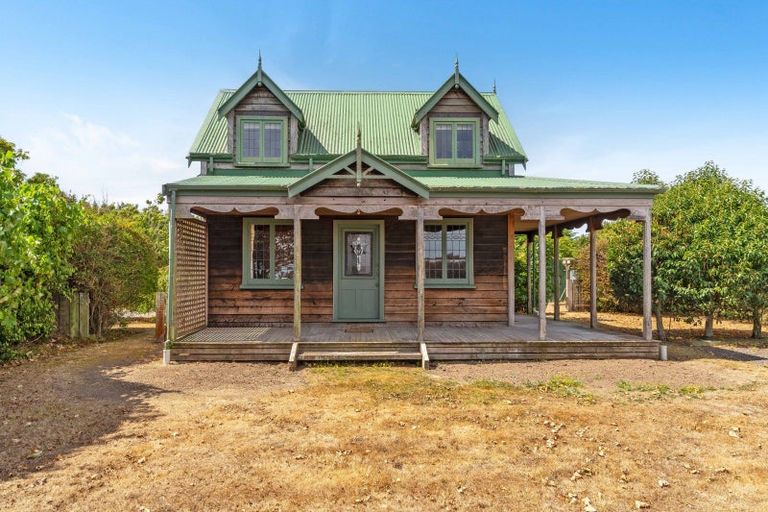 Photo of property in 27 Ferry Road, Martinborough, 5711