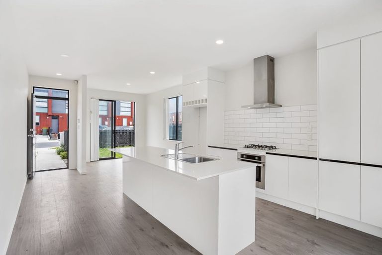 Photo of property in 1 Dignity Street, Papakura, 2110