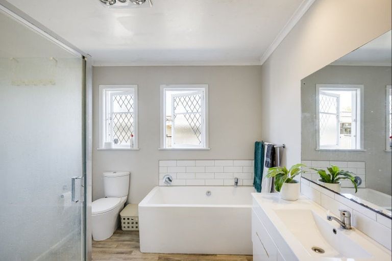 Photo of property in 62 Napier Road, Havelock North, 4130