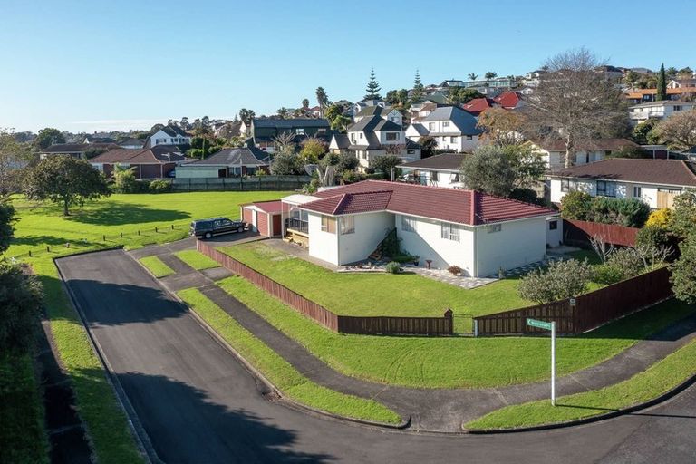 Photo of property in 69 Lewisham Street, Highland Park, Auckland, 2010
