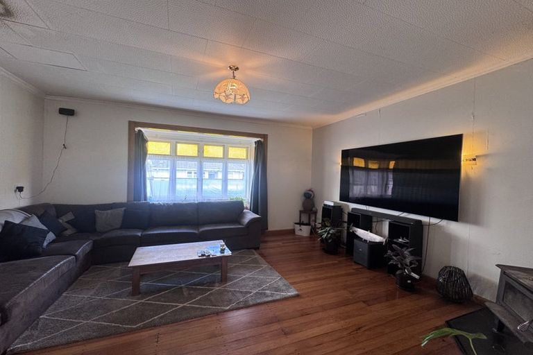 Photo of property in 13 Lyon Street, Marton, 4710