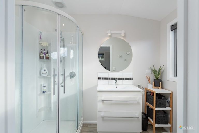 Photo of property in 60 Korokoro Road, Korokoro, Lower Hutt, 5012