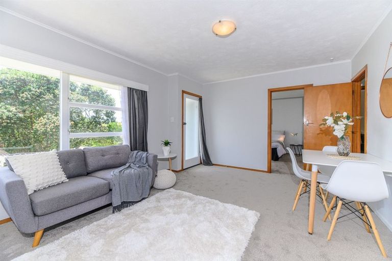 Photo of property in 2/11 Lenihan Street, Northcote, Auckland, 0627