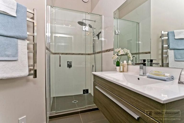 Photo of property in 1/19 Beach Road, Castor Bay, Auckland, 0620