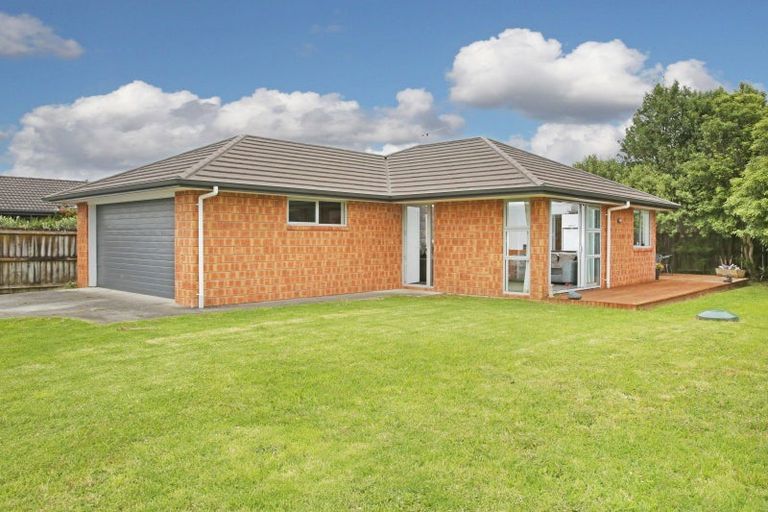 Photo of property in 8 Breaker Grove, Waiuku, 2123