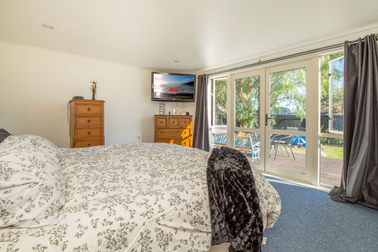 Photo of property in 79 Cuffs Road, Wainoni, Christchurch, 8061