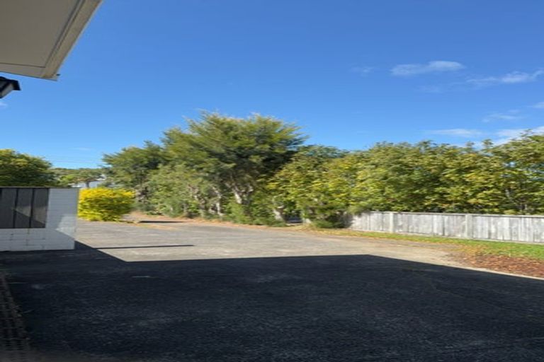 Photo of property in 1/17 Glenvar Road, Torbay, Auckland, 0630