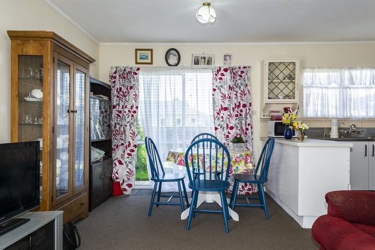 Photo of property in 2/353 Saint Aubyn, Moturoa, New Plymouth, 4310