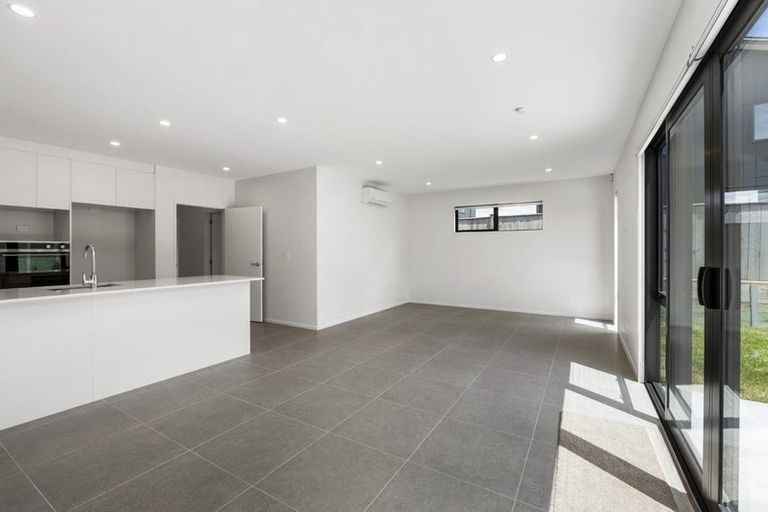 Photo of property in 51 Parkmore Drive, Rosehill, Papakura, 2113