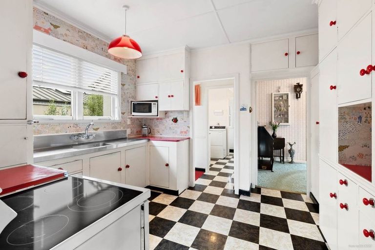 Photo of property in 16 Sale Street, Cockle Bay, Auckland, 2014