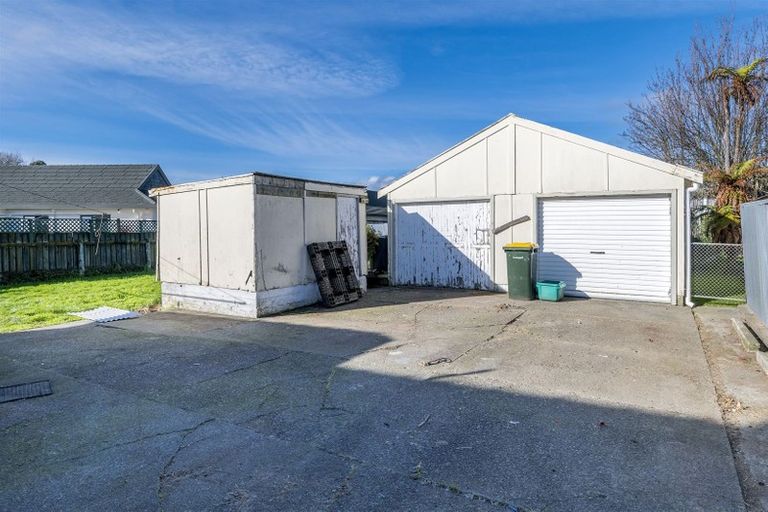 Photo of property in 74 Queenwood Road, Levin, 5510