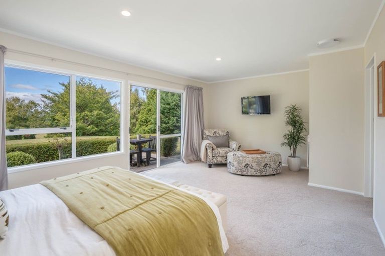 Photo of property in 142 Gillespie Place, Acacia Bay, Taupo, 3385