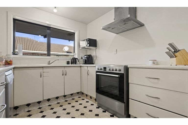 Photo of property in 2/69 Tyrone Street, Belfast, Christchurch, 8051