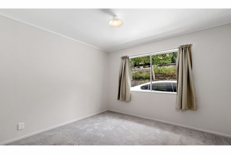 Photo of property in 8 Limmer Place, Browns Bay, Auckland, 0632