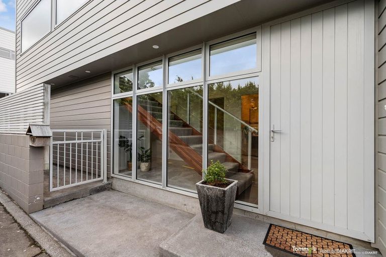 Photo of property in 2 Lakshmi Place, Khandallah, Wellington, 6035