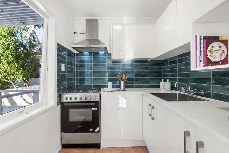 Photo of property in 19 Aberdeen Road, Castor Bay, Auckland, 0620