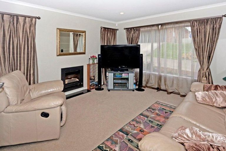 Photo of property in 29d Paparoa Road, Cockle Bay, Auckland, 2014