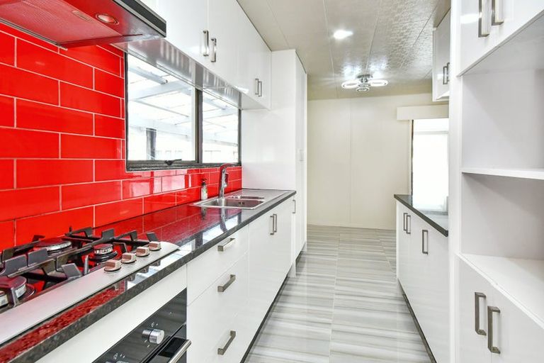 Photo of property in 2/10 Nearco Street, Randwick Park, Auckland, 2105