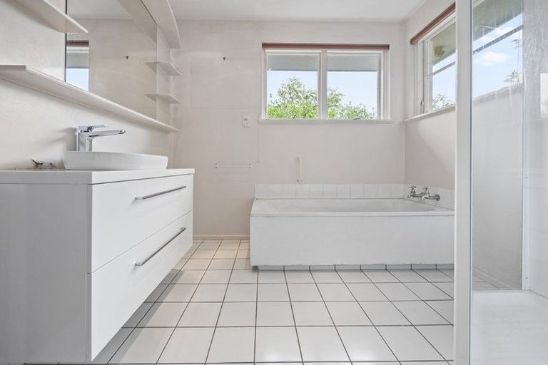 Photo of property in 20 Ashfield Place, Ilam, Christchurch, 8041