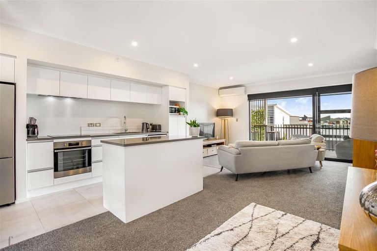 Photo of property in 8 Raranga Lane, Hobsonville, Auckland, 0616