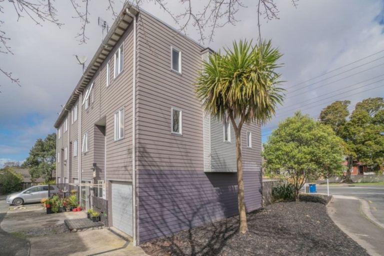 Photo of property in 435c West Coast Road, Glen Eden, Auckland, 0602