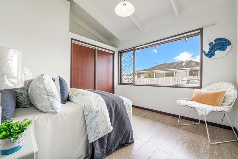 Photo of property in 2/35 Swanson Road, Henderson, Auckland, 0610