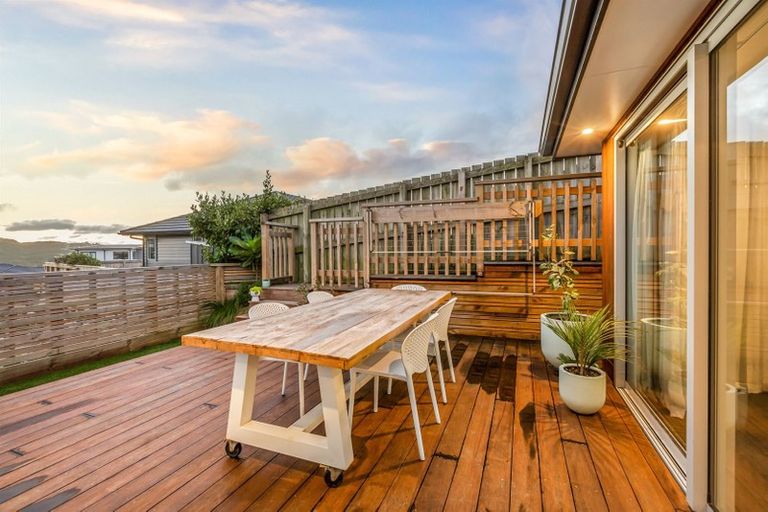 Photo of property in 7 Waitaria Terrace, Aotea, Porirua, 5024