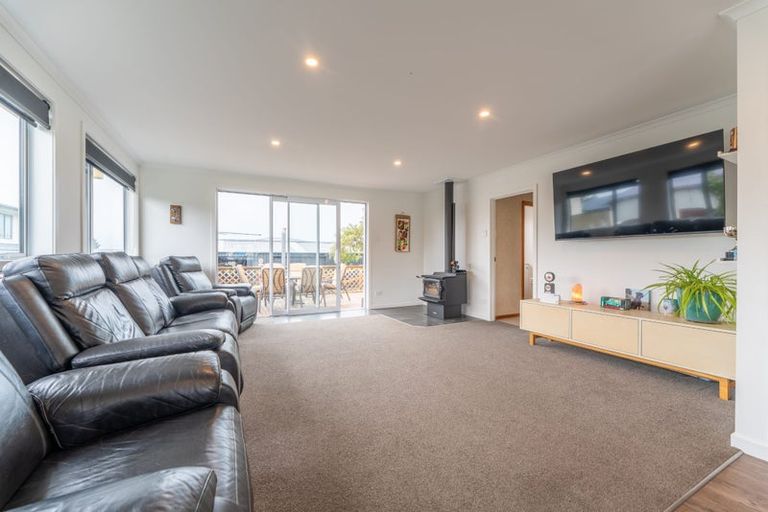 Photo of property in 21 Weston Road, Holmes Hill, Oamaru, 9401