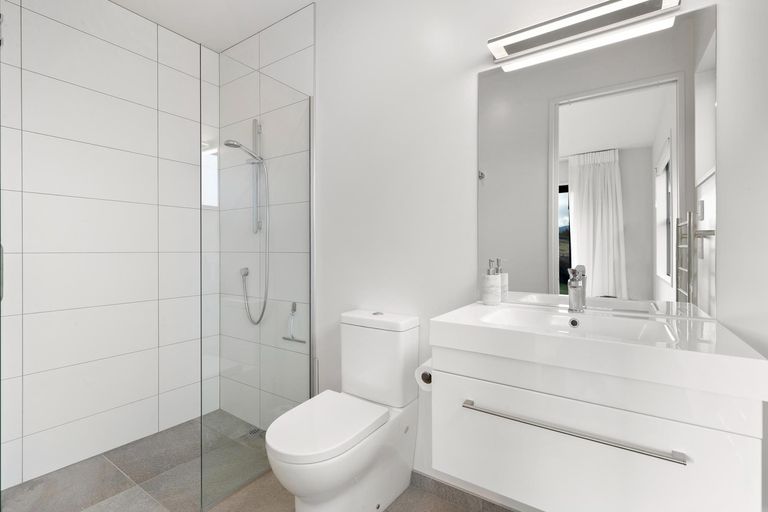 Photo of property in 8 The Heights Avenue, Wanaka, 9305