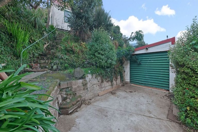 Photo of property in 20 Hawkhurst Road, Lyttelton, 8082
