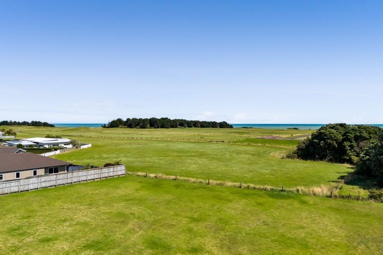 Photo of property in 25a Dolphin Parade, Bell Block, New Plymouth, 4312