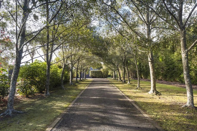 Photo of property in 38 Titirangi Drive, Fitzherbert, Palmerston North, 4471